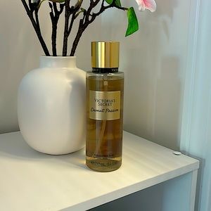 victoria secrets coconut passion body mist